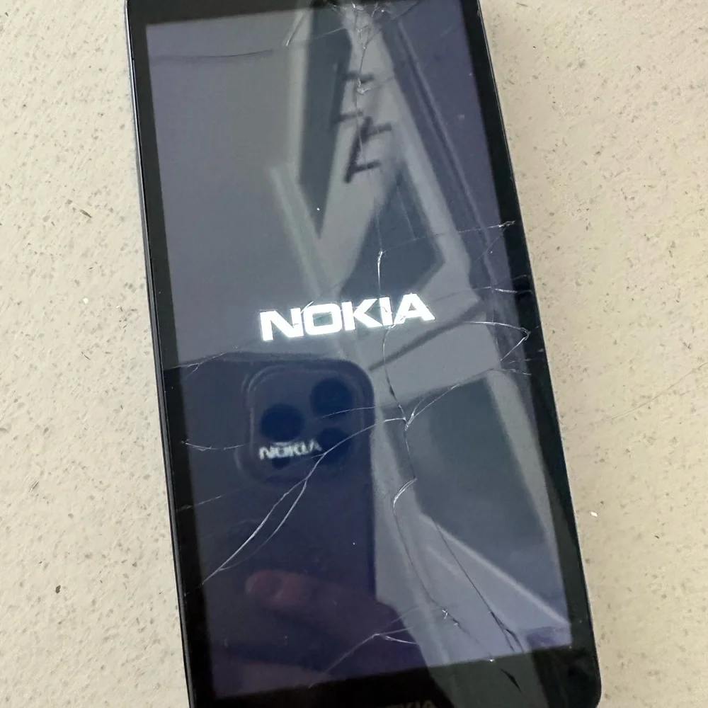Nokia Cracked screen Tracphone LOCKED - PARTS ONLY